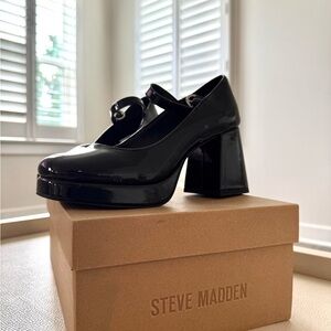 Steve Madden - BRAND NEW IN BOX